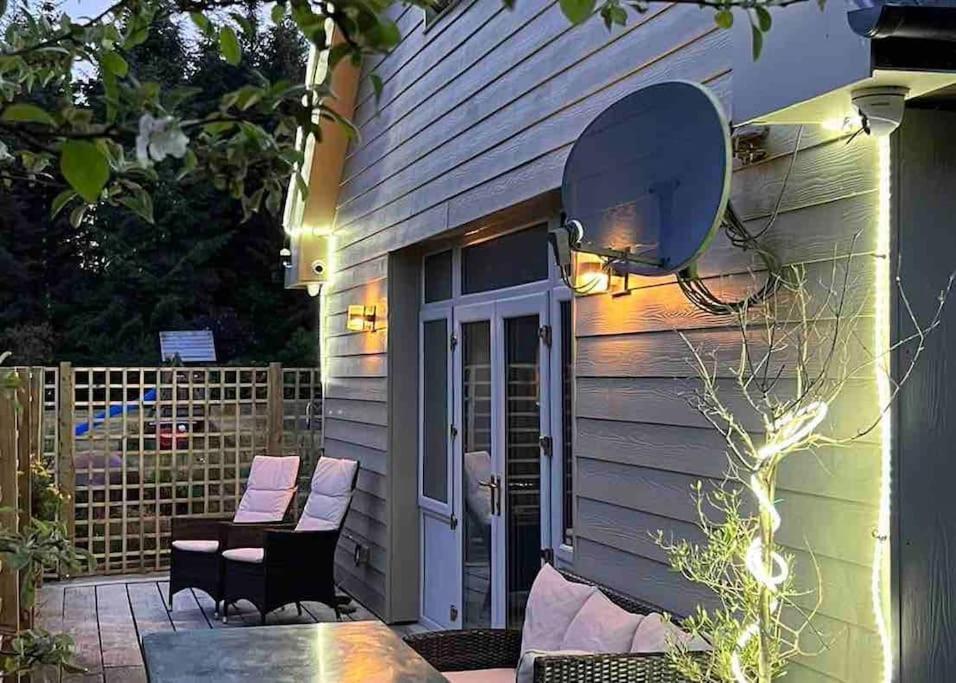 The Bird House - Coastal In Lovely Forest Setting Nr. Kinsale Ferienhaus *